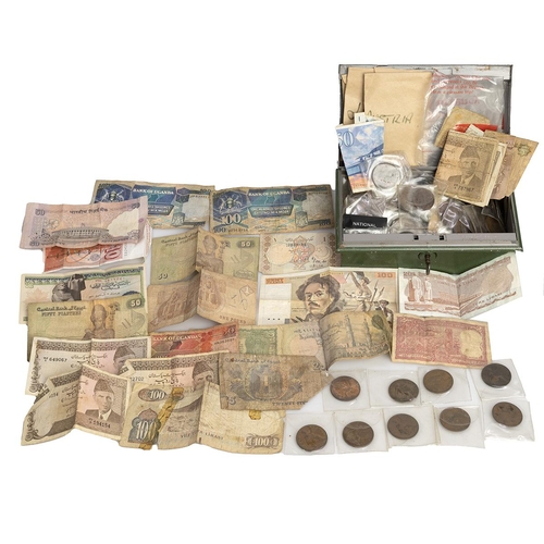 118 - Collection of British coins including bronze Pennies, commemorative Crown coins, 20th century world ... 