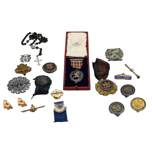 126 - Group of Scottish Clan badges and others. Includes boxed Sterling silver 'The Caledonian Society of ... 