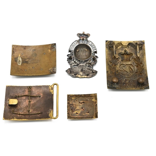 130 - Collection of Scottish Regiment badges, buttons and belt buckles, 19th Century. 72nd Own Highlanders... 