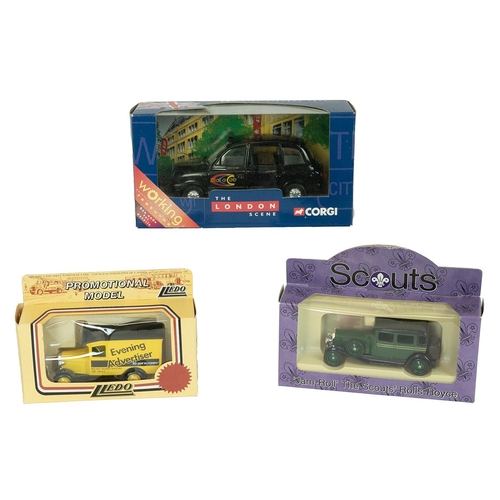 241 - Boxed vintage cars. Comprising boxed Sun Star 1:18 die cast London Taxi cab 1998; boxed Corgi Showma... 