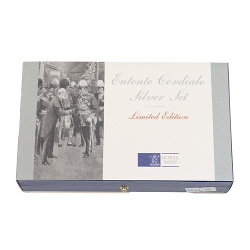 98 - 2004 piedfort silver proof Entente Cordiale £5 two coin set with UK and French coins in the original... 