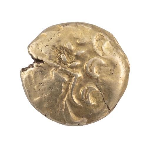 1 - Belgae, Chute gold Stater, British B (S 22, ABC 746). Obverse: wreath and crescents. Reverse: disjoi... 