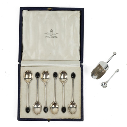 10 - Cased set of silver coffee bean end teaspoons, Mappin and Webb, Sheffield 1927, cased, 42.99 grams, ... 