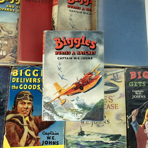 281 - Captain W.E. Johns - Biggles - 44 volumes, all first editions (many first and some later impressions... 