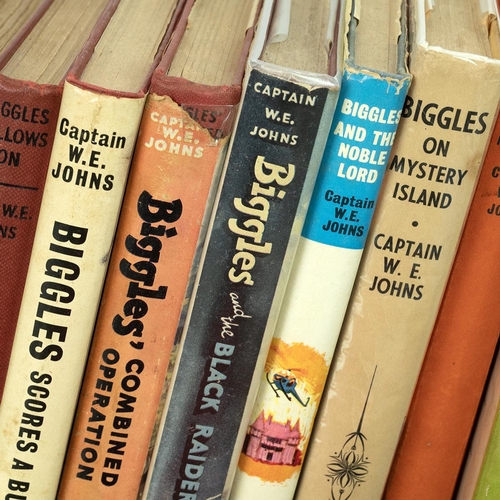 281 - Captain W.E. Johns - Biggles - 44 volumes, all first editions (many first and some later impressions... 