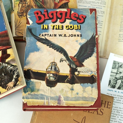 282 - Captain W.E.Johns - collection of 42 Biggles books, all hardcover, in reading condition with four fa... 