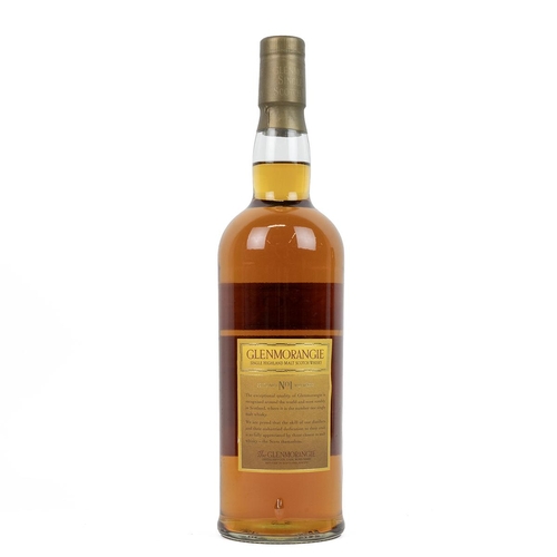 321 - Glenmorangie 25yr 75cl 43% alc/vol in presentation OWC. High, label good, capsule intact.