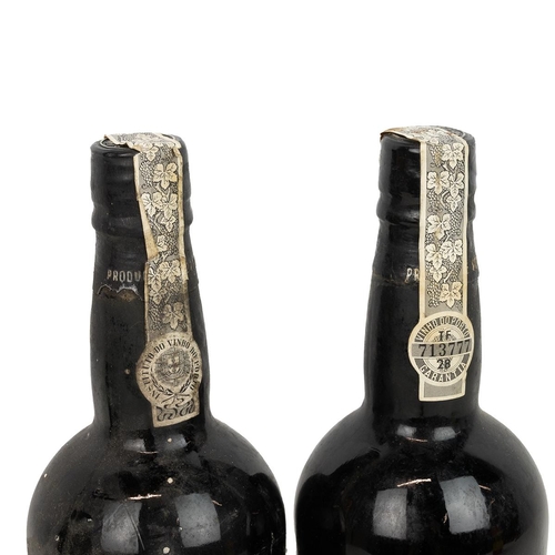 353 - Fonseca - 3 bottles of 1970 vintage port all 75cl 22% alc/vol, fill top shoulder, labels - one for B... 