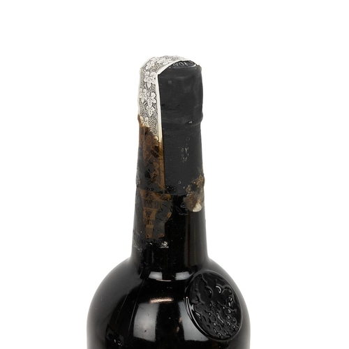 354 - Fonseca Finest vintage port 1977 in a vintage wine gifts presentation case with corkscrew, pourer, d... 