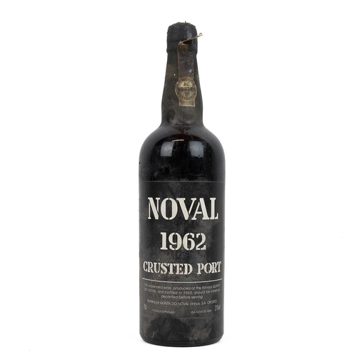 369 - Noval Crusted Port 1962 produced at Quinta do Noval, bottled 1965. 75cl 21% alc/vol. Fill mid should... 