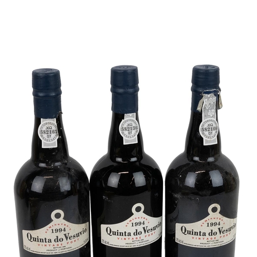 370 - 3 x Symington's Quinta do Vesuvio 1994 vintage port 75cl 20% alc/vol. Fill high, labels lightly mark... 