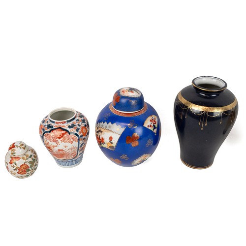 40 - A COLLECTION OF ORIENTAL PORCELAIN ITEMS, VARIOUS PERIODSThe Imari style jar, decorated with flowers... 