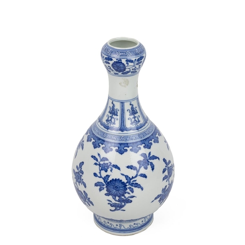 161 - A CHINESE BLUE AND WHITE GARLIC HEAD VASE, SHUANTOU PING, 20TH CENTURYRaised from a short foot, with... 