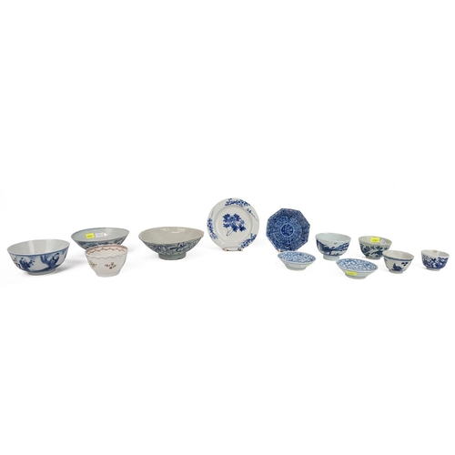 66 - A COLLECTION OF 13 ORIENTAL PORCELAIN ITEMS, 18/19TH CENTURYThe pair of small blue and white saucers... 