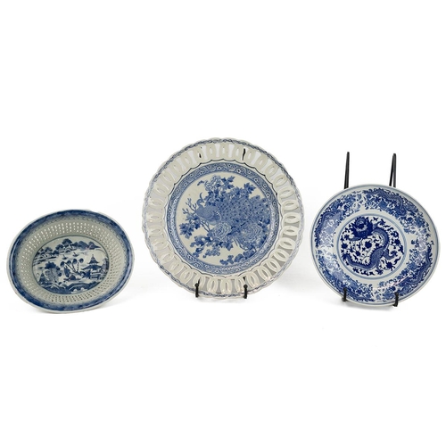 67 - THREE CHINESE BLUE AND WHITE PORCELAINS, 19/20TH CENTURYThe oval bowl with open work on the wall, pa... 