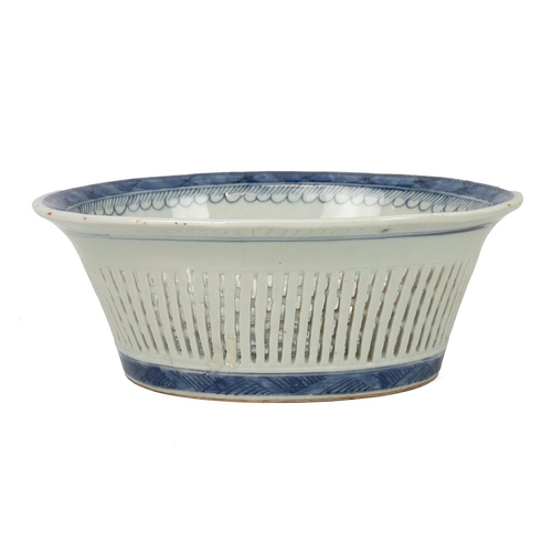 67 - THREE CHINESE BLUE AND WHITE PORCELAINS, 19/20TH CENTURYThe oval bowl with open work on the wall, pa... 