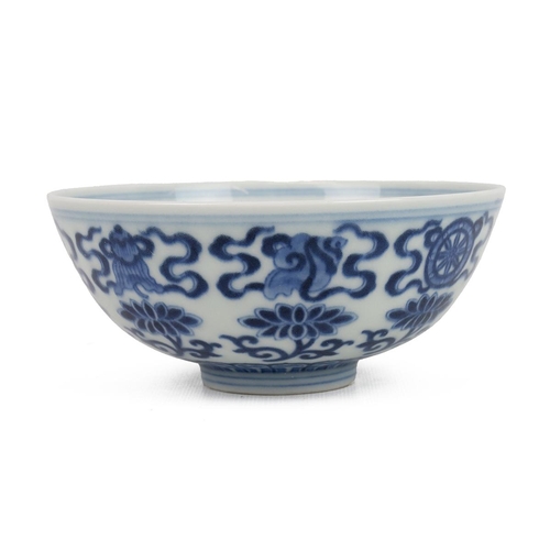 96 - A CHINESE BLUE AND WHITE BOWL, 19/20TH CENTURYThe Buddhism Eight Treasures, on top of a band of lotu... 