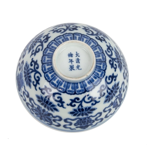 96 - A CHINESE BLUE AND WHITE BOWL, 19/20TH CENTURYThe Buddhism Eight Treasures, on top of a band of lotu... 