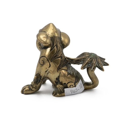 348 - SMALL CHINESE BRASS SHISHI DOG, LATE QING Well cast. Width 8cm, height 6cm.