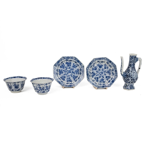 134 - A COLLECTION OF CHINESE BLUE AND WHITE TEAWARE, KANGXI PERIOD, 18TH CENTURYThe tea set, including tw... 