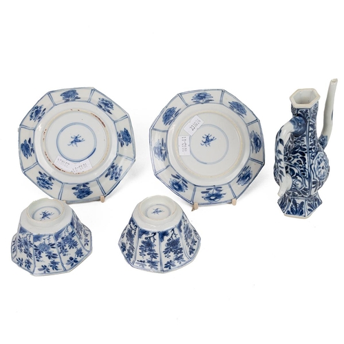 134 - A COLLECTION OF CHINESE BLUE AND WHITE TEAWARE, KANGXI PERIOD, 18TH CENTURYThe tea set, including tw... 