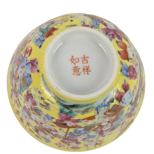 71 - A COLLECTION OF THREE CHINESE CERAMICS, 19/20TH CENTURYThe famille rose tea cup painted with childre... 