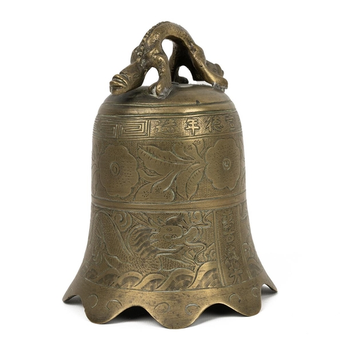 355 - BRASS TEMPLE BELL, 19TH-20TH CENTURYDecorated with dragons, flowers and inscribed'Daming Xuande Nian... 