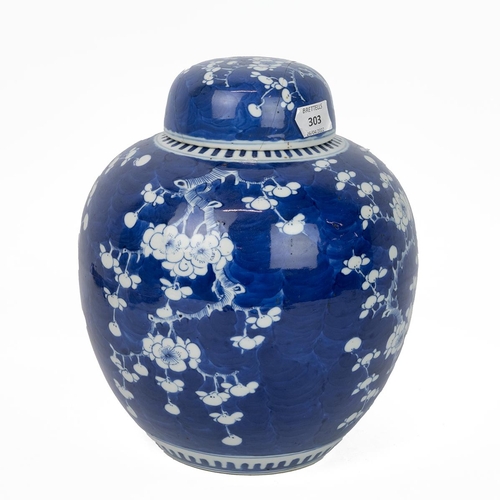 72 - A LARGE CHINESE BLUE AND WHITE GINGER JAR WITH COVER, QING DYNASTYWhite flowering plum tree on deep ... 