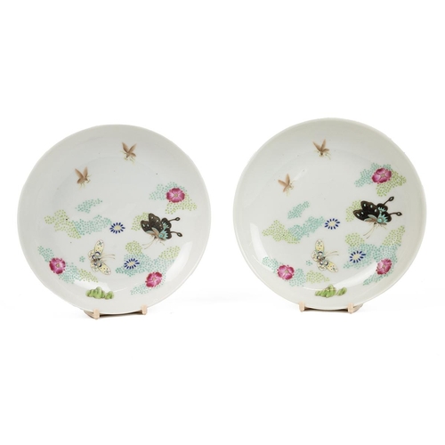 122 - A PAIR OF SMALL CHINESE FAMILLE PLATES, 20TH CENTURYBoth decorated with butterflies and bees flying ... 