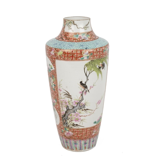 180 - A CHINESE FAMILLE ROSE VASE, REPUBLIC PERIOD (1911-1949)Of inverted tapering form decorated with a b... 