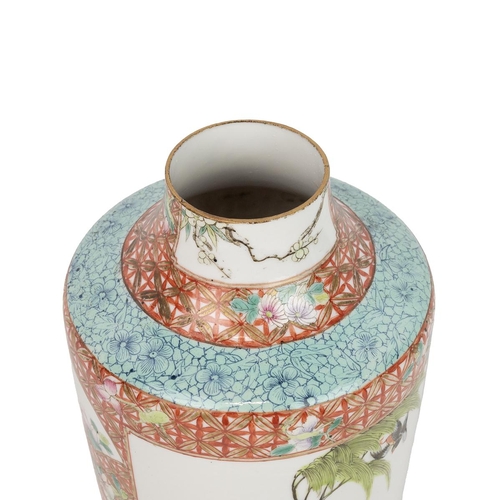 180 - A CHINESE FAMILLE ROSE VASE, REPUBLIC PERIOD (1911-1949)Of inverted tapering form decorated with a b... 