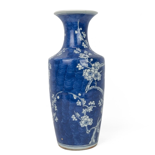 169 - A LARGE CHINESE BLUE AND WHITE PORCELAIN VASE, LATE QING PERIOD.Of baluster form with flared rim dec... 