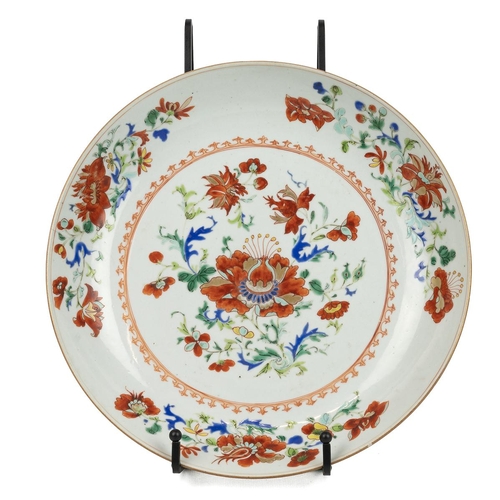 123 - A CHINESE FAMILLE ROSE LARGE PLATE, 18TH CENTURYDecorated with a rim of floral panels and a ring of ... 