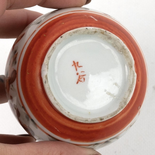 184 - A COLLECTION OF ORIENTAL PORCELAIN, 19TH/20TH CENTURYTwo Chinese small ovoid Qianjiang Cai jars deco... 