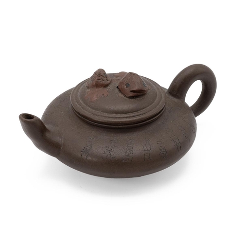 136 - A CHINESE YIXING ZISHA TEAPOT, 20TH CENTURYOf flattened circular shape, decorated with inscriptions ... 