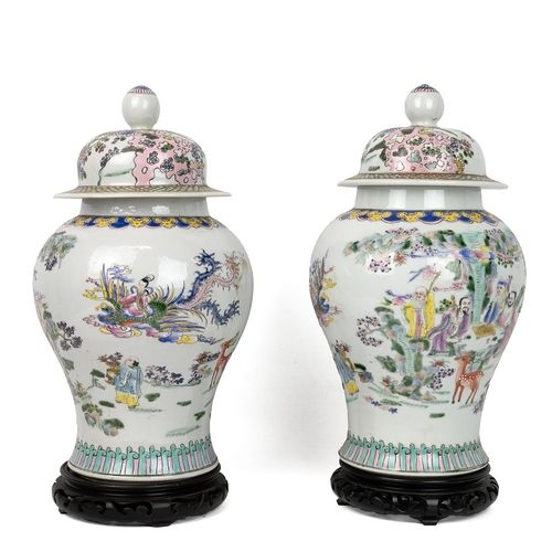 9 - A PAIR OF LARGE CHINESE FAMILLE ROSE JARS WITH COVER, 19/20TH CENTURYDecorated with the patterns of ... 