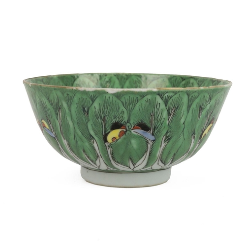 28 - A CHINESE FAMILLE ROSE BOWL, LATE QING DYNASTY - REPUBLICFully decorated with Chinese cabbage and bu... 