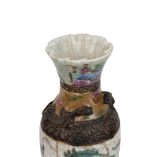 31 - A CHINESE FAMILLE ROSE, TIEXIU HUA, VASE, 19TH CENTURY, Depicting a battle scene on the crackle grou... 