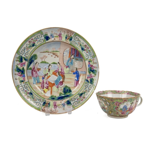 89 - A CHINESE FAMILLE ROSE CUP AND PLATE, GUANGXU PERIODPlate decorated with scenes of birds and ladies ... 