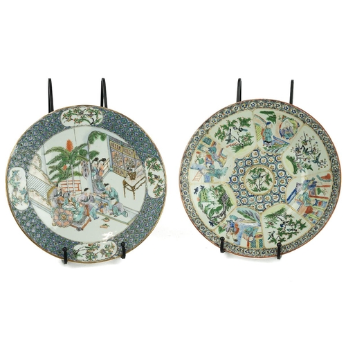 110 - TWO CHINESE FAMILLE ROSE PLATES, 19/20TH CENTURYBoth decorated with figures on the interior, the big... 