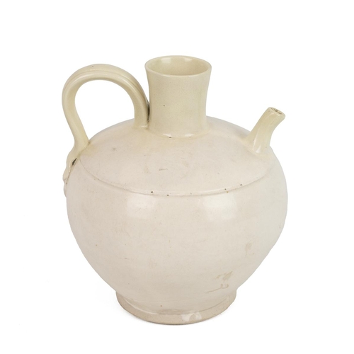 47 - A WHITE GLAZED WATER JAR, FIVE DYNASTIES PERIOD (897-979) OR LATEROf ovoid form, with short spout, h... 