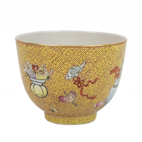 52 - A CHINESE FAMILLE ROSE TEA CUP, 'SHEN DE TANG ZHI' KUAN, QING DYNASTYOf slightly tapering form, pain... 