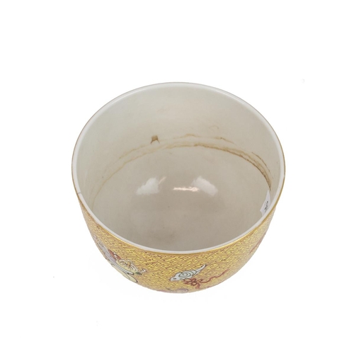 52 - A CHINESE FAMILLE ROSE TEA CUP, 'SHEN DE TANG ZHI' KUAN, QING DYNASTYOf slightly tapering form, pain... 