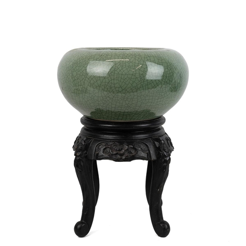 57 - A CHINESE CELADON BOWL WITH WOODEN STANDOf circular shape, with crackle glaze, diameter 30cm (widest... 