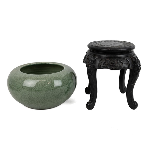 57 - A CHINESE CELADON BOWL WITH WOODEN STANDOf circular shape, with crackle glaze, diameter 30cm (widest... 