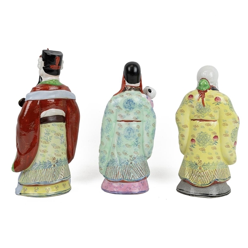 23 - A SET OF CHINESE PORCELAIN FIGURINESA set of three Chinese porcelain figurines of 'Fu', 'Lu' and 'Sh... 