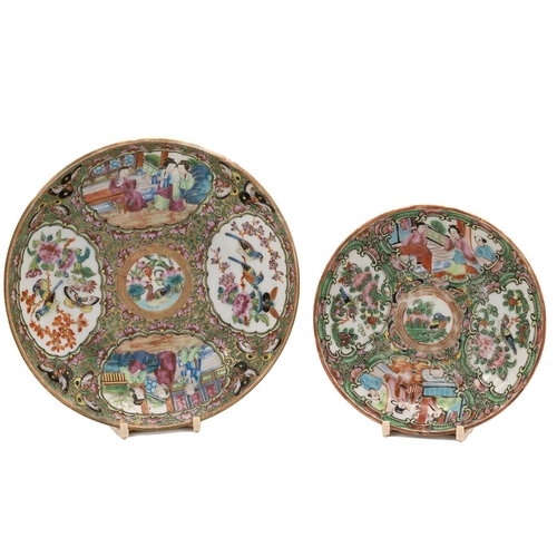 130 - A COLLECTION OF FOUR CANTON FAMILLE ROSE ITEMS, 19TH CENTURYAll decorated with figures and flowers, ... 