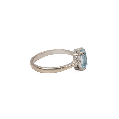 11 - 18ct white gold ring, set with a mixed cut stone, possibly a topaz, 4.13 grams, finger size P.