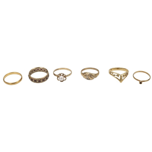 15 - Collection of various jewellery to include various 9ct gold and yellow metal items, all tested as 9c... 