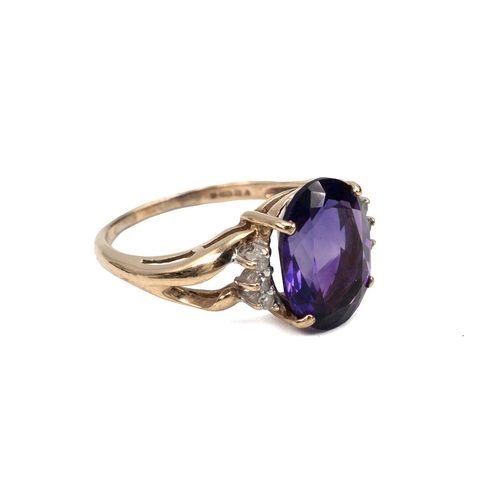 31 - 9ct gold and garnet set ring, finger size L, along with a 9ct gold amethyst set ring, finger size L,... 